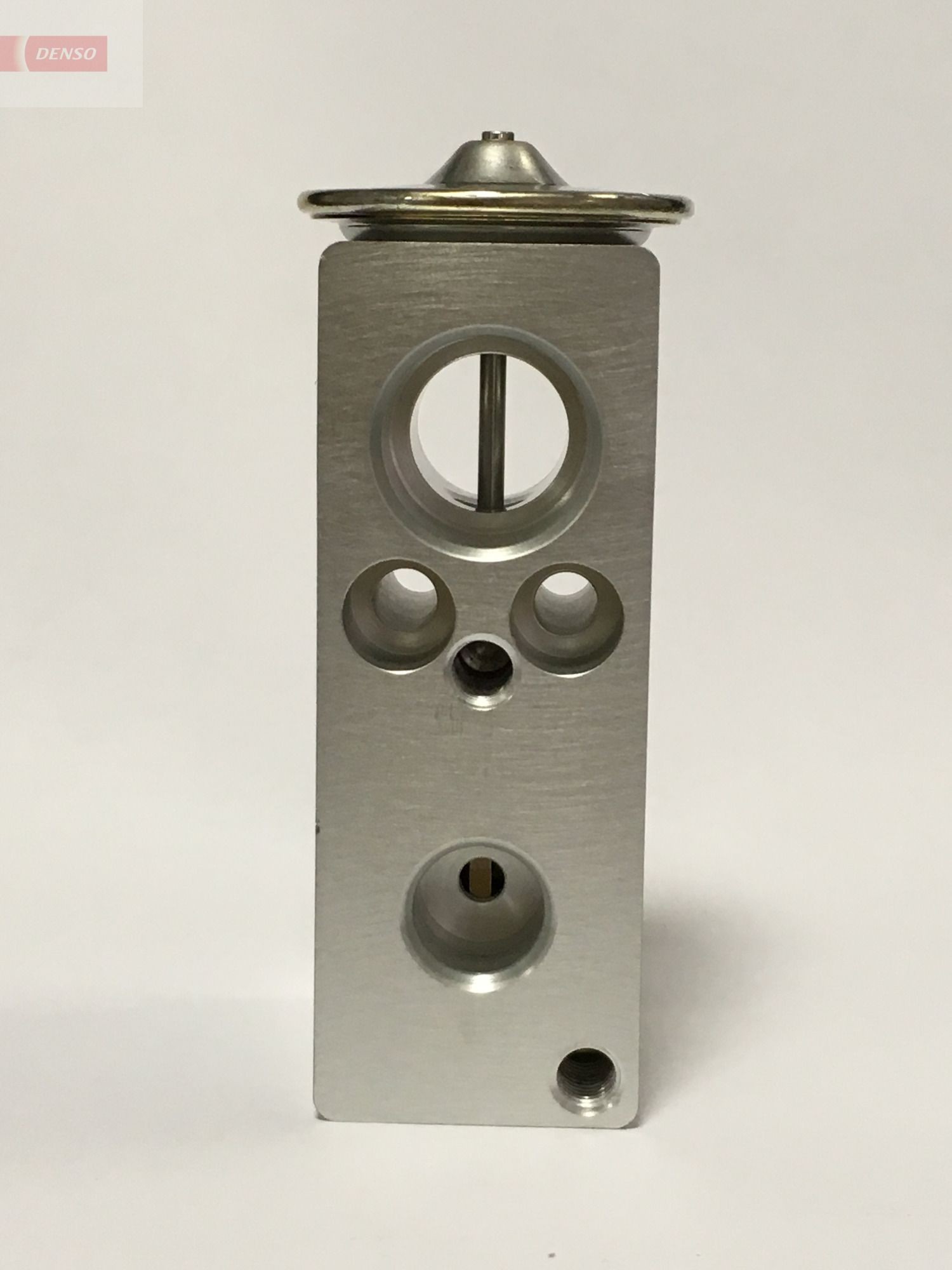 DENSO DVE21004 Expansion valve OPEL VIVARO 2015 in original quality
