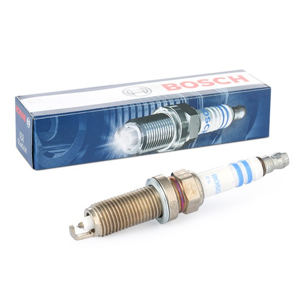 BOSCH Bougies d'Allumage RENAULT,NISSAN 0 242 135 524 22401CK81B,22401ED816,224012331R Bougie Moteur