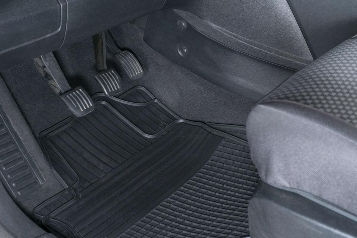 WALSER 28017 Floor liners Rubber, Front and Rear, Quantity: 4, black, Universal fit