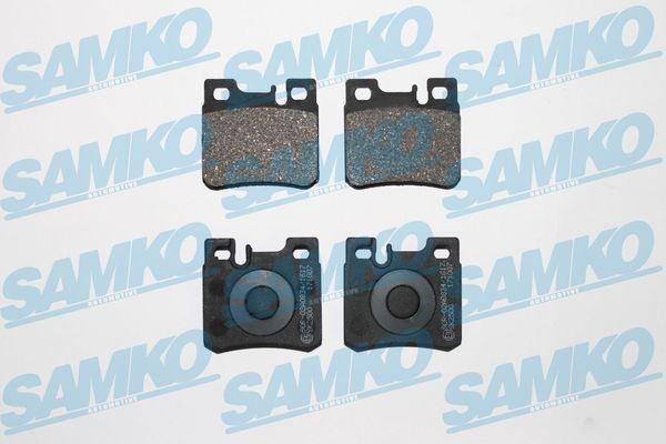 SAMKO 5SP428 Brake pad set A001 420 13 20
