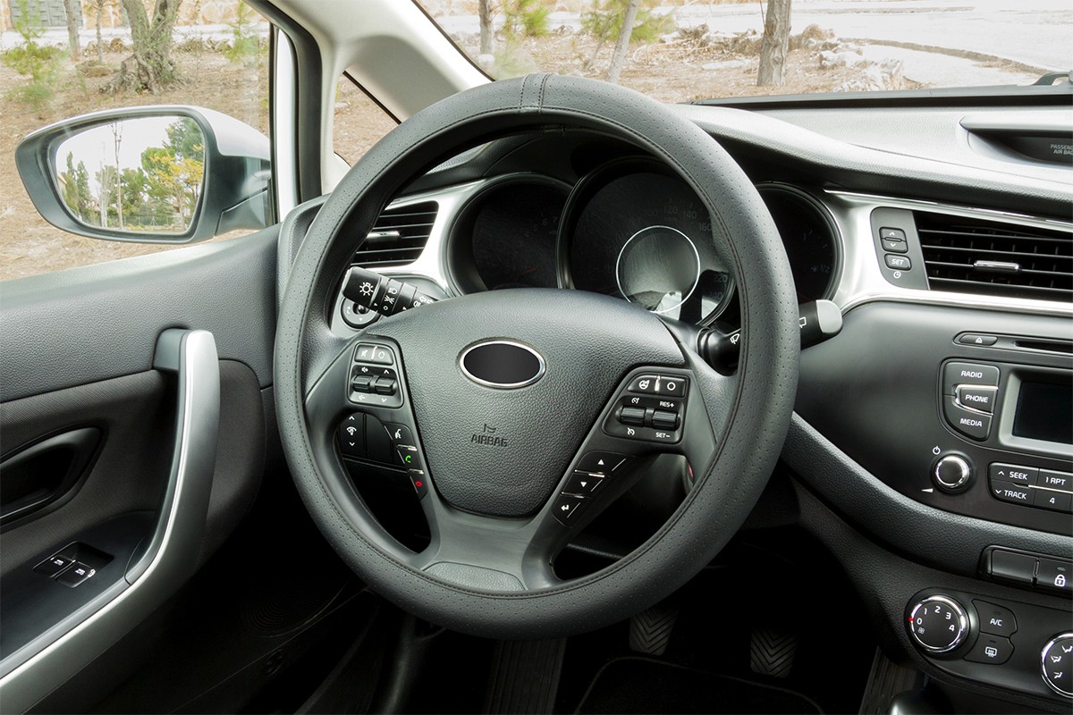 Auto Couvre Volant pour Opel Corsa 2019-2023,Peluche Protège Volant Doux  Chaud Volant de Protection Antidérapant Respirant Confort Durabilité  Protege