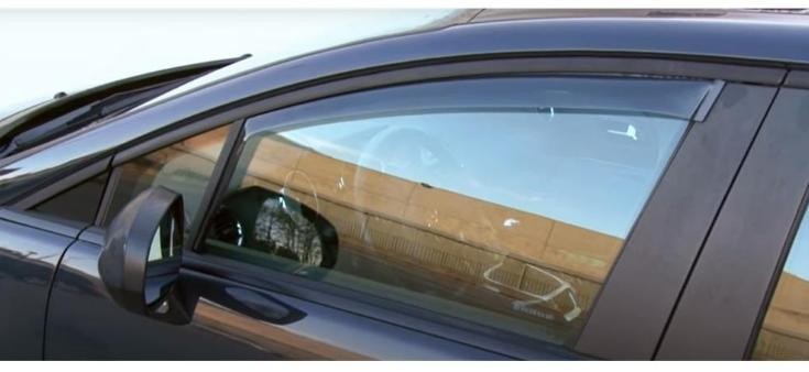 12604 FARAD Déflecteur d'air Encadrement de fenêtre, avant appropriées pour  Mercedes W176 ▷ AUTODOC prix et avis