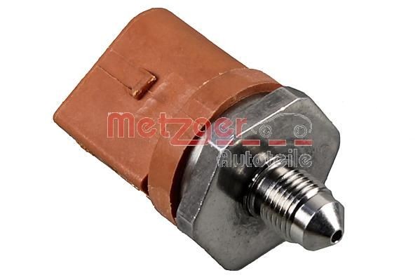 Volkswagen PASSAT Fuel pressure sensor METZGER 0906136 cheap