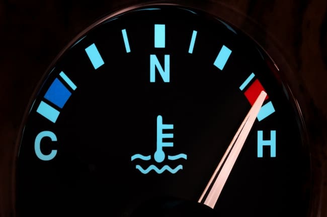 Was ist zu tun, wenn die Öltemperatur zu hoch ist?