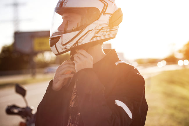 norme casque moto ece 22.06
