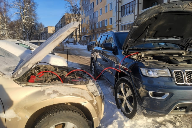 Batterie leer auto was tun ohne starthilfe