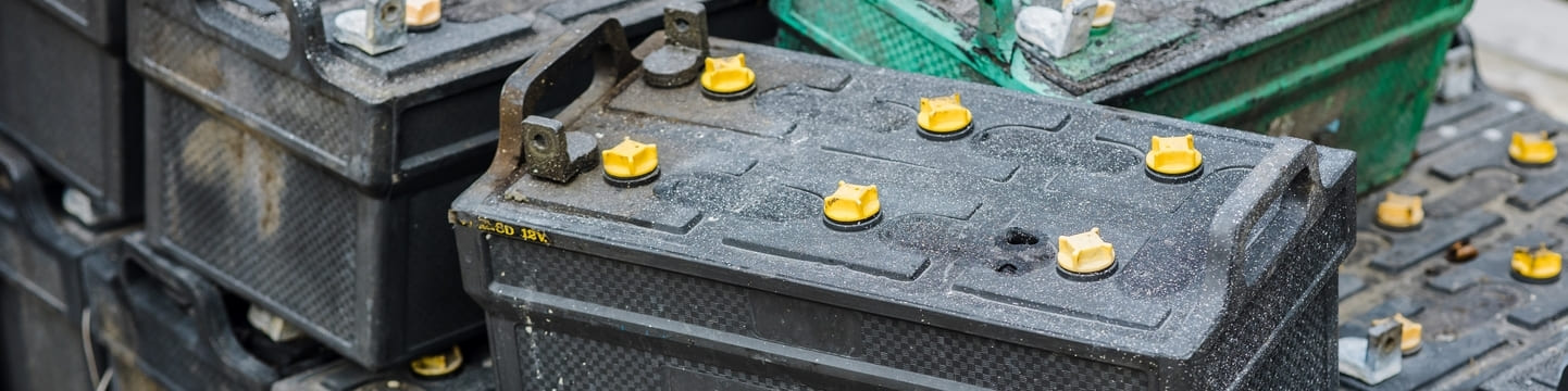 Conséquence d’une batterie faible sur une voiture : signes, symptômes et démarrage
