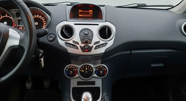 Risoluzione dei problemi del compressore dell'aria condizionata di Ford Fiesta Mk6