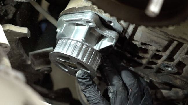Reparación profesional o reparación por cuenta propia de la bomba de agua de un SEAT Ibiza 3