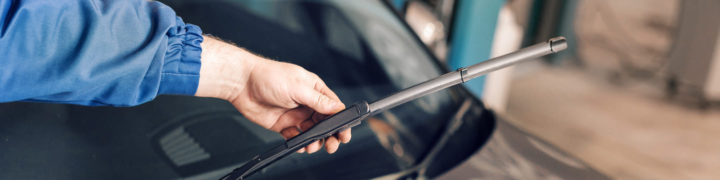Scheibenwischer wechseln: Kosten, Anleitung und Tipps
