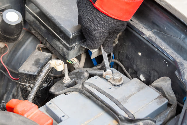 Autobatterie selber wechseln