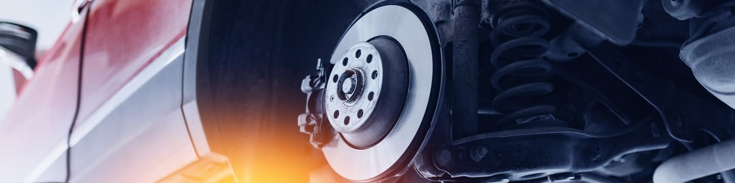 Wie kann ich quietschende Bremsen beheben?