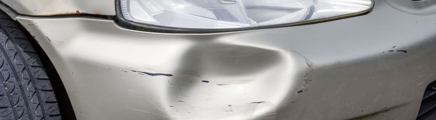 Wie bekommt man eine Delle aus der Autotür?