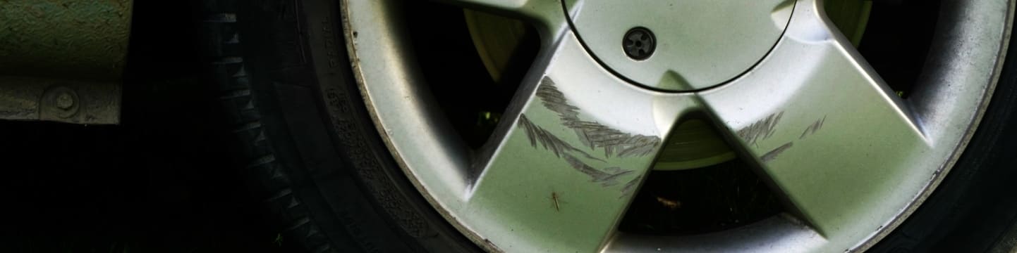 Wie repariere ich zerkratzte Felgen?