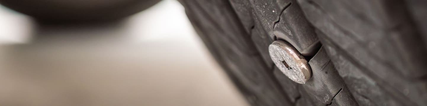 Schraube im Reifen – Sofortmaßnahmen und Reparaturtipps