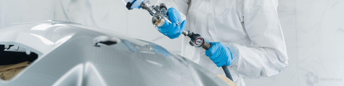 Wie lackiert man Kunststoffteile am Auto?