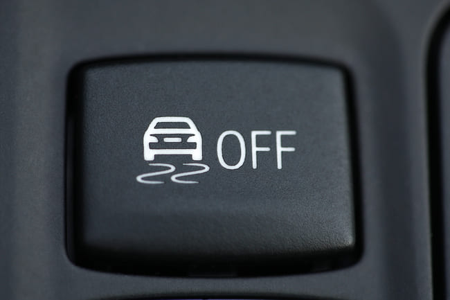 Toyota iQ: Az ESP-rendszer meghibásodása