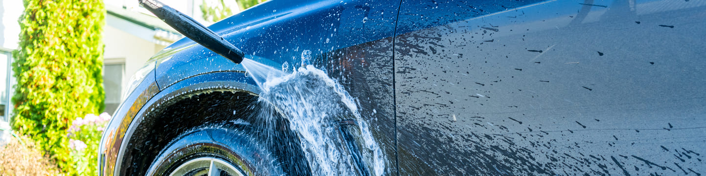 Comment laver sa voiture à la station ?