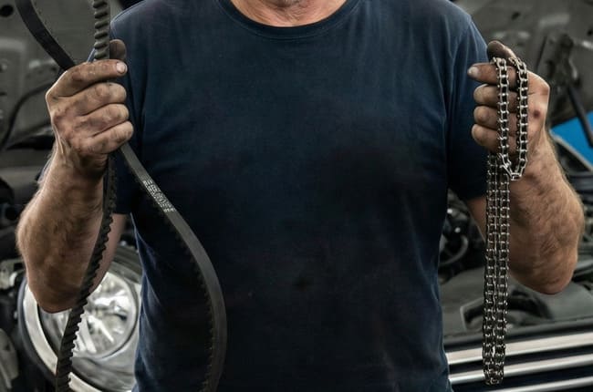 Entretien et remplacement des courroies et des chaînes