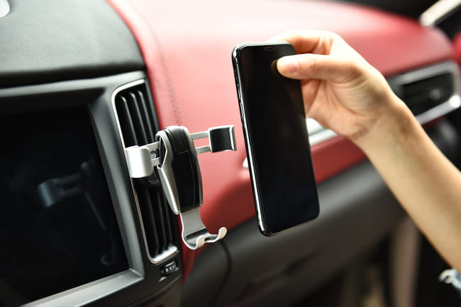 nietig wijsheid scheidsrechter Hoe kies je de beste telefoonhouder voor je auto ➤ AUTODOC BLOG