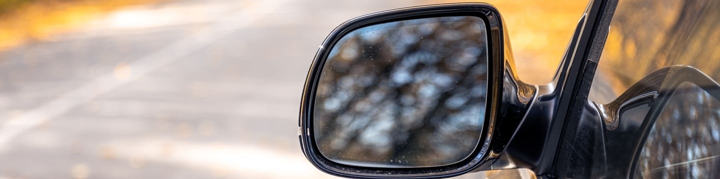 What are mandatory rear-view mirrors and how do you adjust them