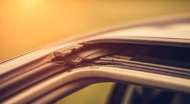 Le joint du toit ouvrant est usé et ne remplit plus son rôle