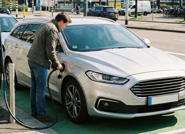 Ford Mondeo: Problemas com a bateria híbrida