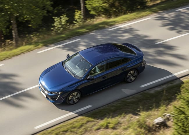 Peugeot 508: Проблеми с head-up дисплея