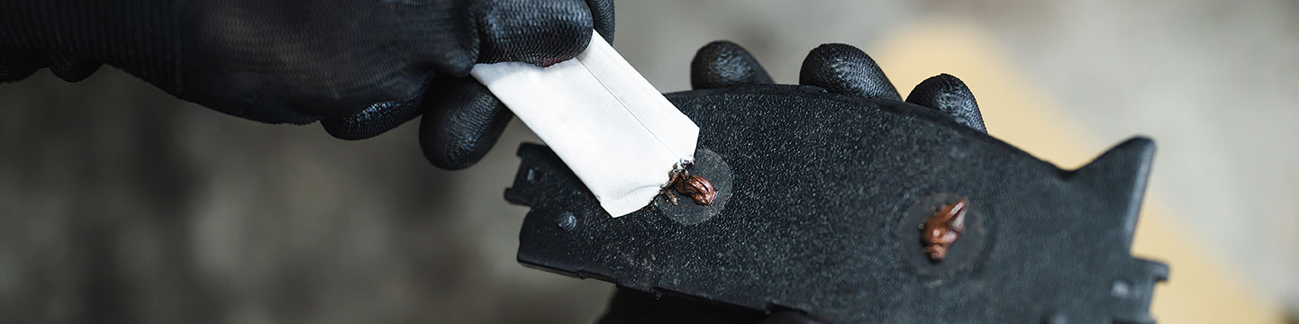 Bremsbeläge fetten: Warum und wie richtig?