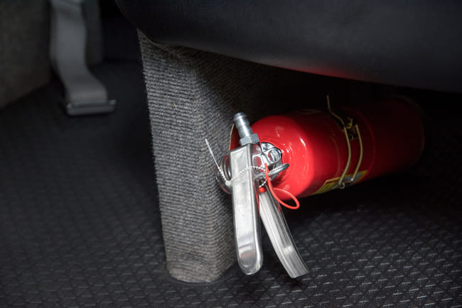 Feuerlöscher im Auto