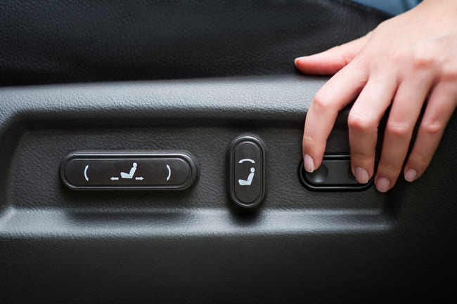 comment attacher un siège auto