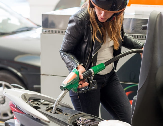 Scooter met 2-takt motor: Welke benzine