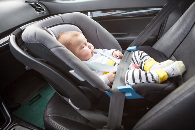 reglementation siege auto bébé à l'avant