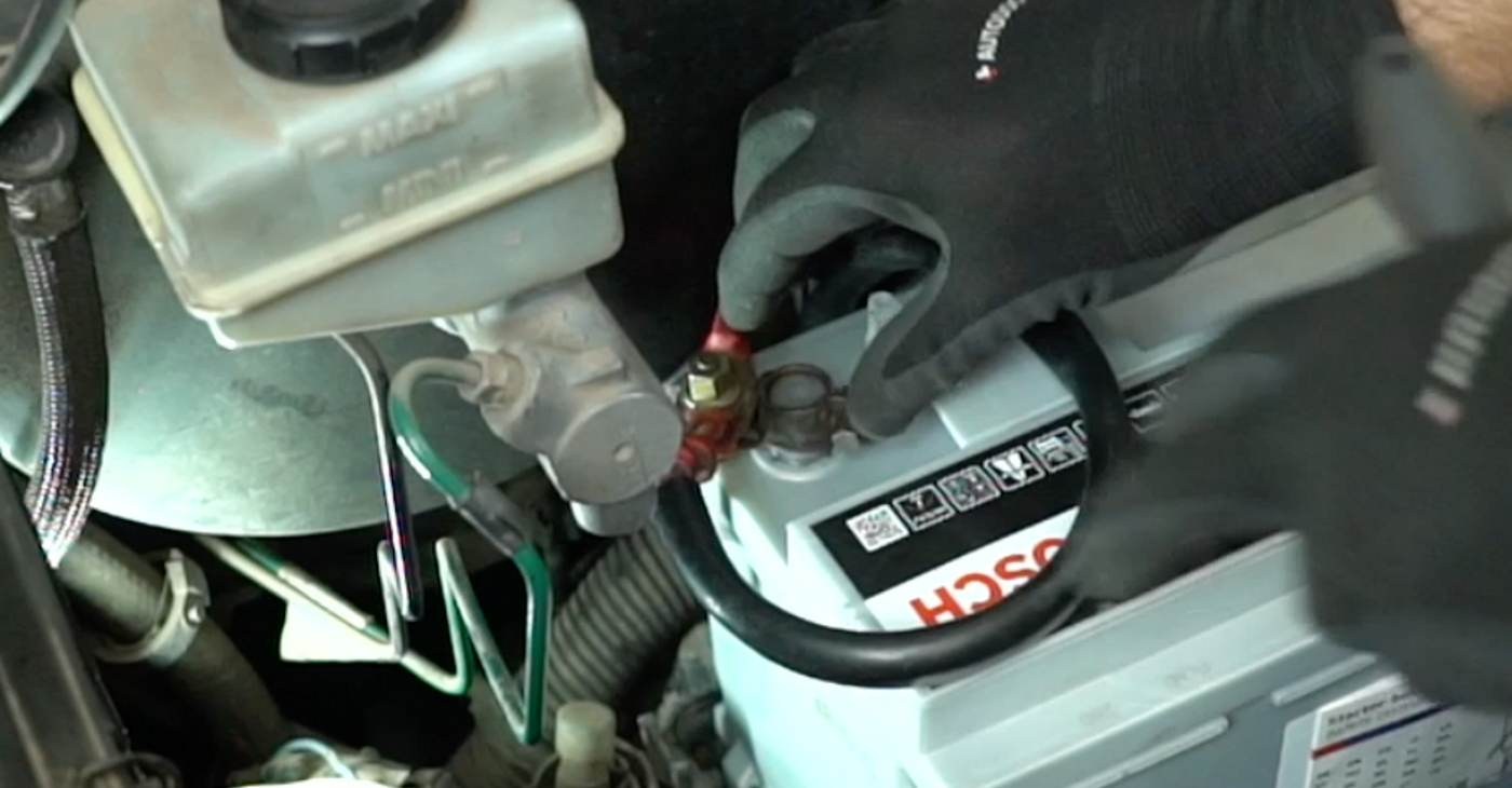 RENAULT MASTER 1987 Batterie Schrittweise Anleitungen zum Wechsel von Autoteilen