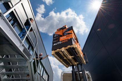 AUTODOC knackt Umsatz-Milliarde. Berlinner E-Commerce-Giant weiter auf Wachstumskurs